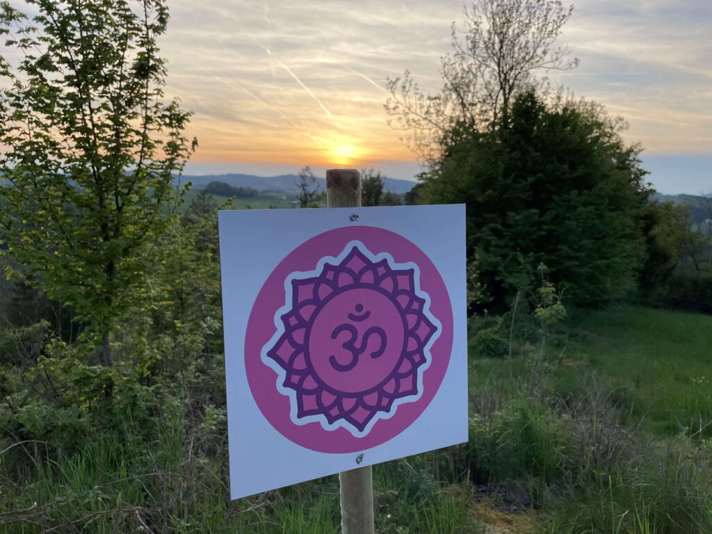 Sonnenuntergang mit Chakra-Symbol