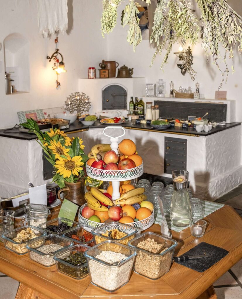 Buntes Obst auf einem Tisch