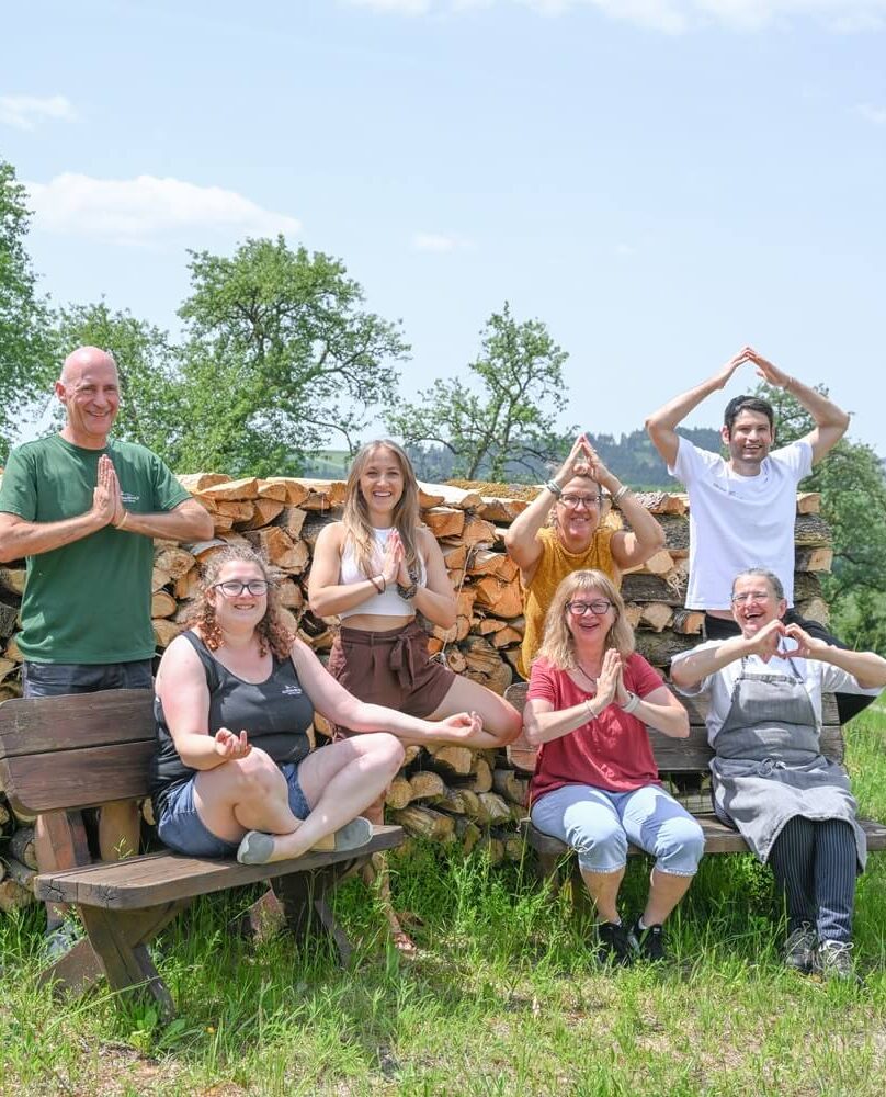 Gruppe von Menschen in der Natur