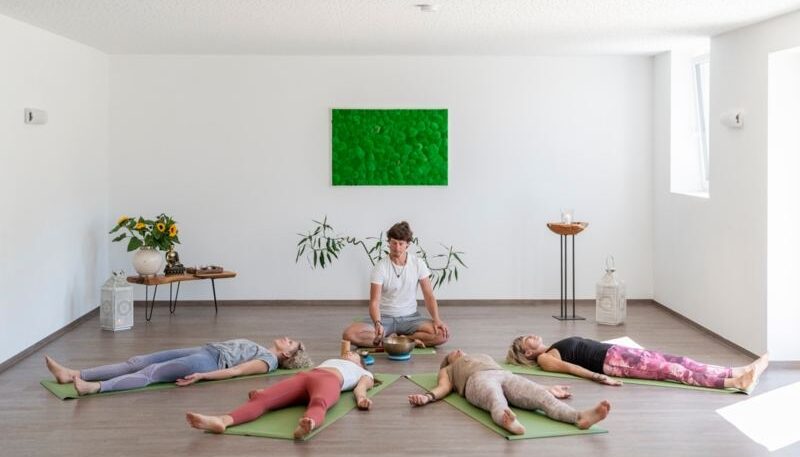Gruppensitzung mit Klangmeditation und Entspannung